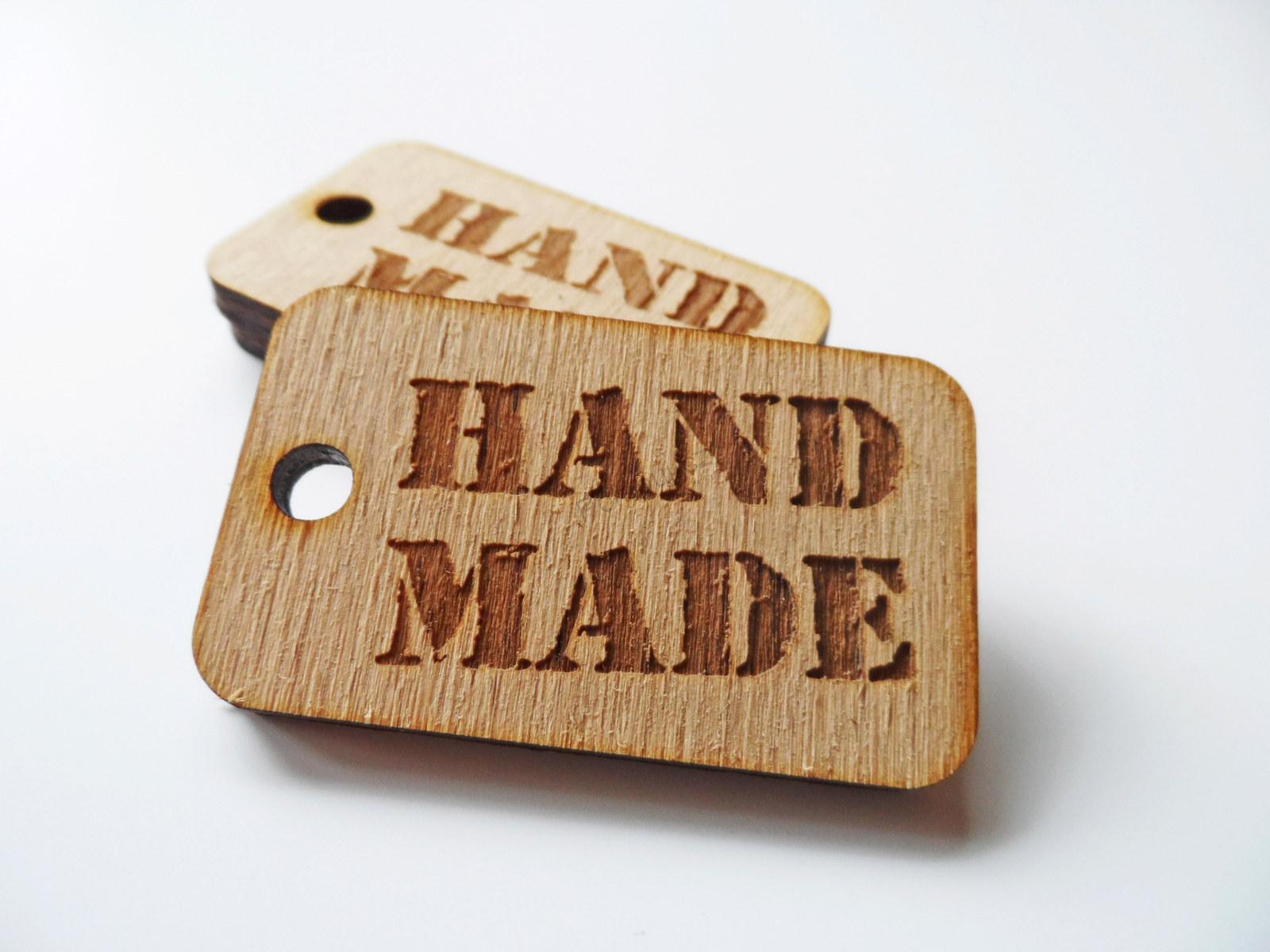 Hand made - dřevěná visačka na zboží či dárek - přívěsek z dřevěné překližky