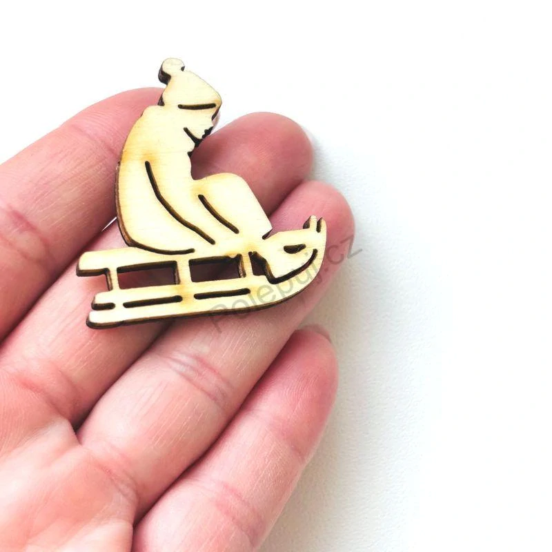 Dítě na saních - mini výřez z dřevěné překližky - dekorace na domečky, scrapbook, věnce  a další tvoření