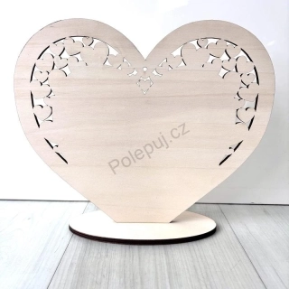 Vyřezávané srdce na podstavci - svatební dekorace z dřevěné překližky